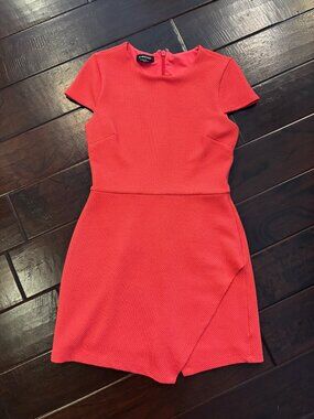 Bebe fitted cap sleeve coral dress